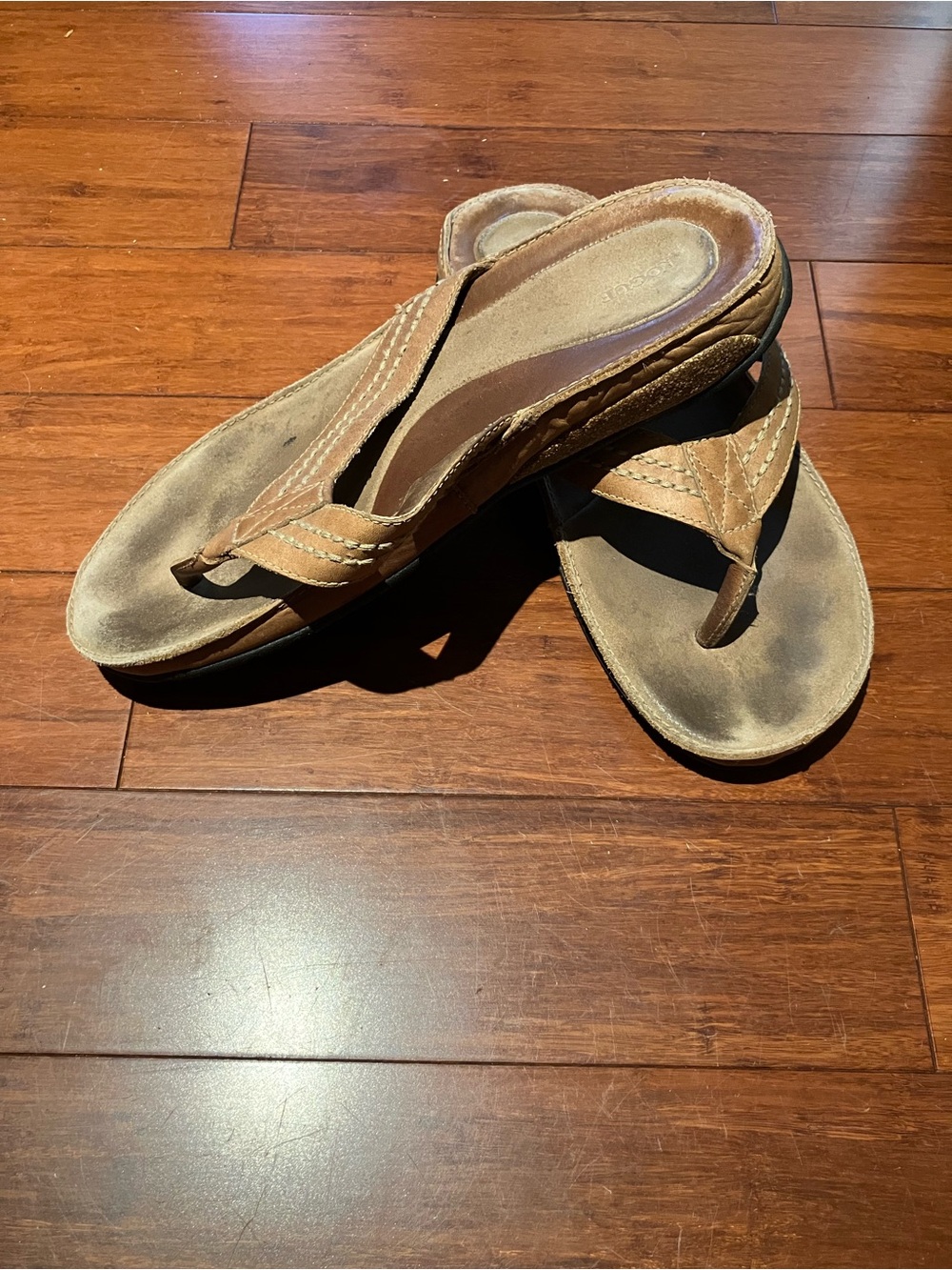 Rogue Mens Brown Tan Flip Flops